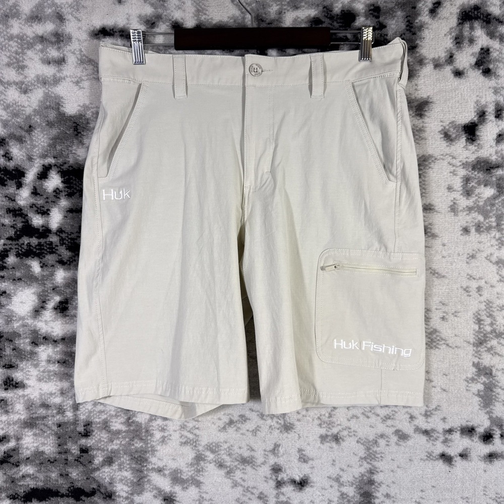 Huk Fishing Shorts Mens Size Large Cargo Beige Performance Stretch Outdoors Zip